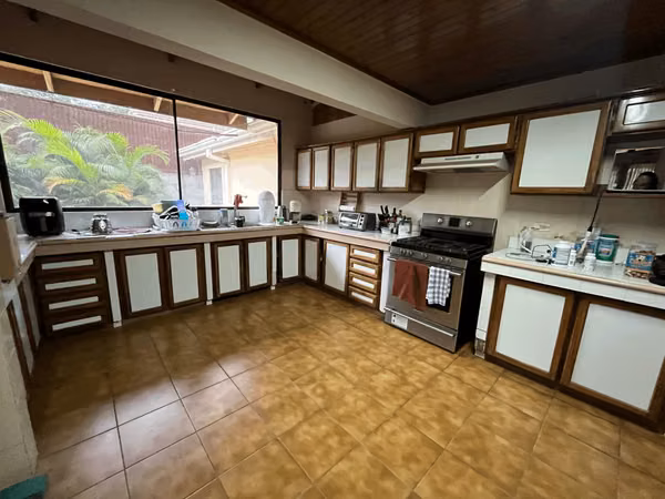 SE VENDE CASA INDEPENDIENTE PARA REMODELAR - ALTO DE LAS PALOMAS - SANTA ANA