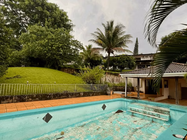 SE VENDE CASA INDEPENDIENTE PARA REMODELAR - ALTO DE LAS PALOMAS - SANTA ANA