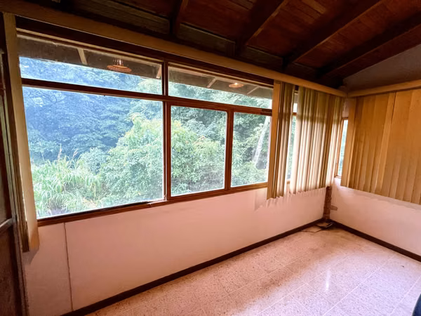 SE VENDE CASA INDEPENDIENTE PARA REMODELAR - ALTO DE LAS PALOMAS - SANTA ANA