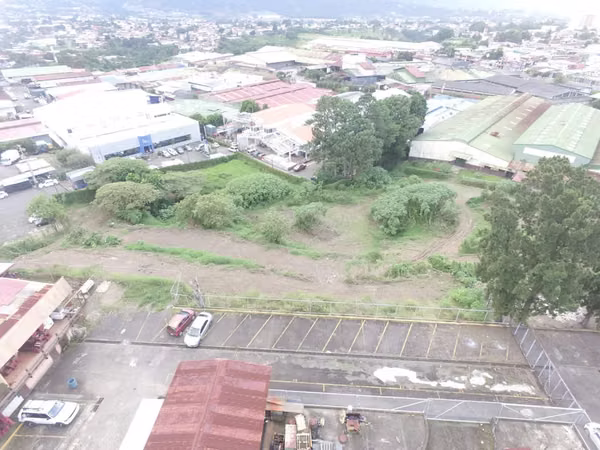 Se Alquila Lote - Zona Comercial/Residencial - Excelente Ubicación