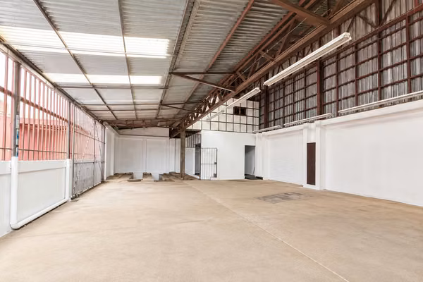 Alquiler / Venta Local Comercial o Bodega Moravia Centro - Alta Exposición