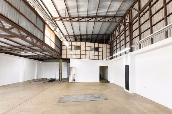 Alquiler / Venta Local Comercial o Bodega Moravia Centro - Alta Exposición