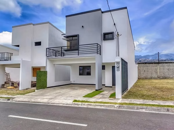 House for sale in El Cedro Condominium, La Lima, Cartago