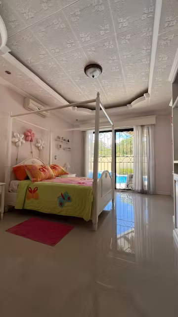 Espectacular vivienda de una planta en Ciudad Cariari con pisicina