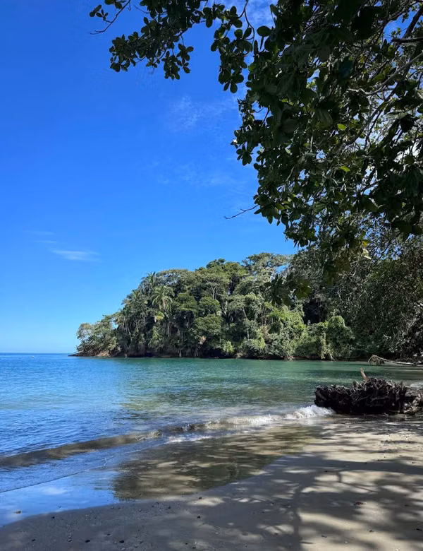 Limón Punta Uva,  venta terreno cerca de la playa.