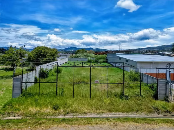 Lot for Sale in Paraíso de Cartago (mixed use)