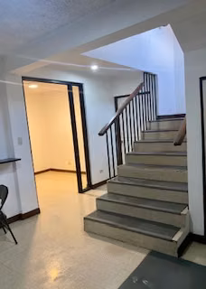 Venta Edificio 1790mts de 3 pisos con 25 paqueos
