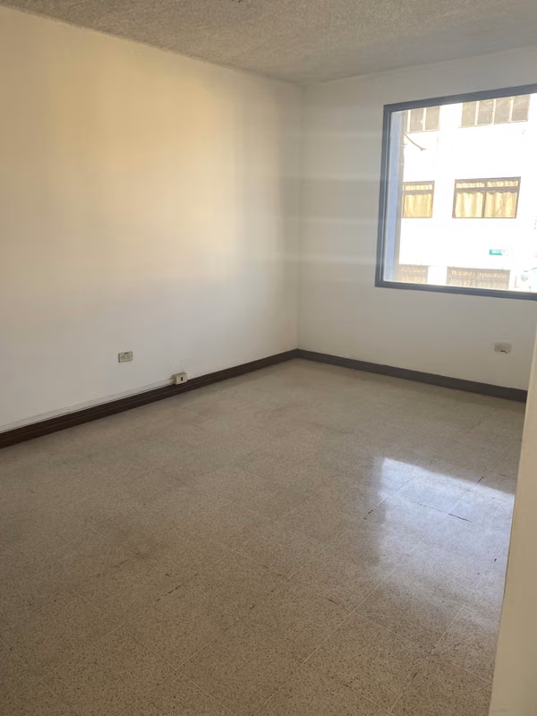 Venta Edificio 1790mts de 3 pisos con 25 paqueos