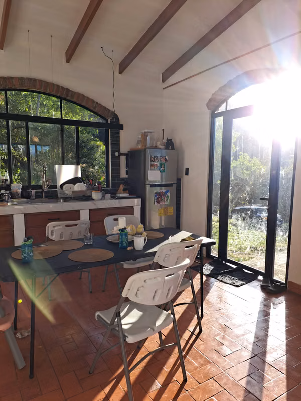 Quinta con vistas al valle y montaña, casa pequeña,arroyo,naciente