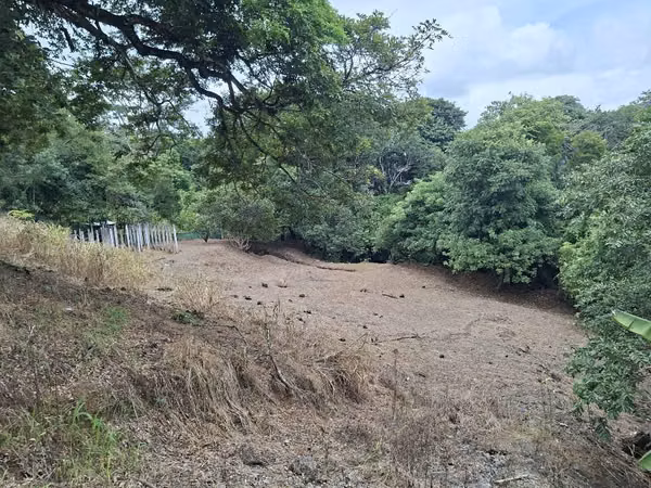 LOT ON SITE. HIGH DENSITY. COLONIAL CITY