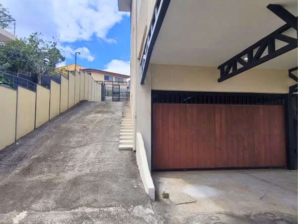 Casa con vistas en Loma Real | 4 habitaciones | US$565.000