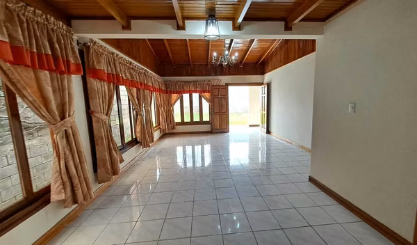 Venta de casa con gran zona verde potencial apartamentos
