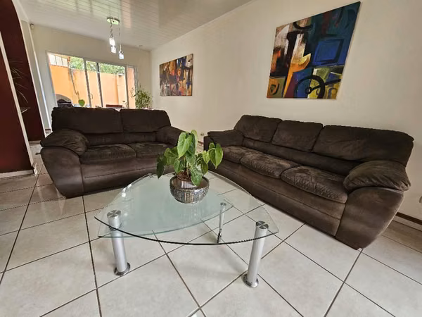 VENDO CASA EN RESIDENCIAL CON SEGURIDAD EN SABANILLA