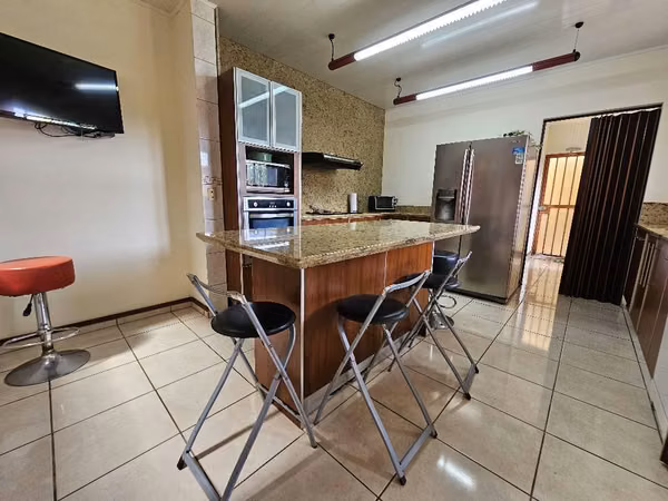 VENDO CASA EN RESIDENCIAL CON SEGURIDAD EN SABANILLA