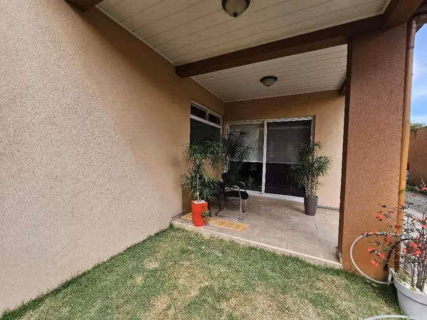 VENDO CASA EN RESIDENCIAL CON SEGURIDAD EN SABANILLA