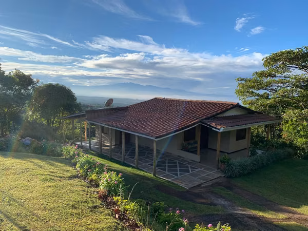 House for Sale with Spacious Land and Green Areas in Alajuela
