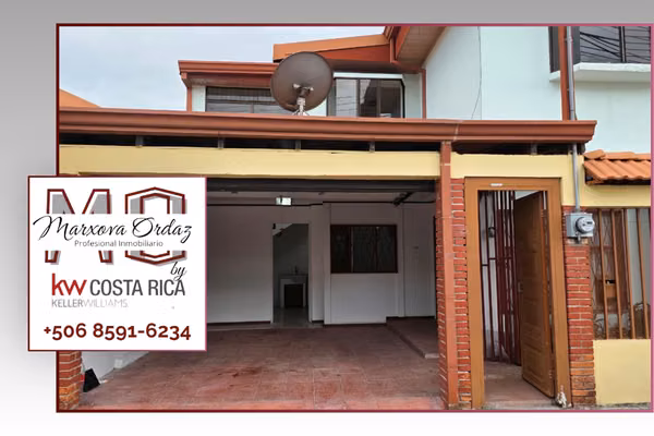 EN VENTA - Casa de 2 niveles - Uso Mixto - Moravia