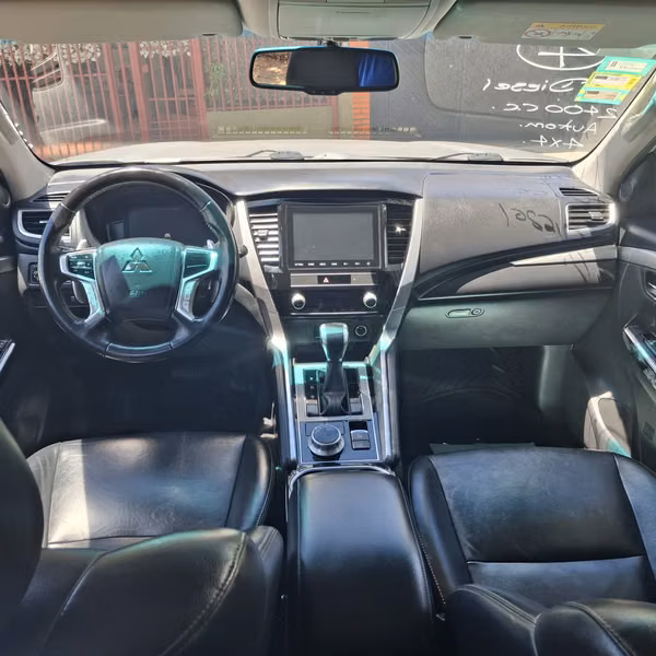 MITSUBISHI MONTERO SPORT 2024 4X4 7 PASAJEROS
