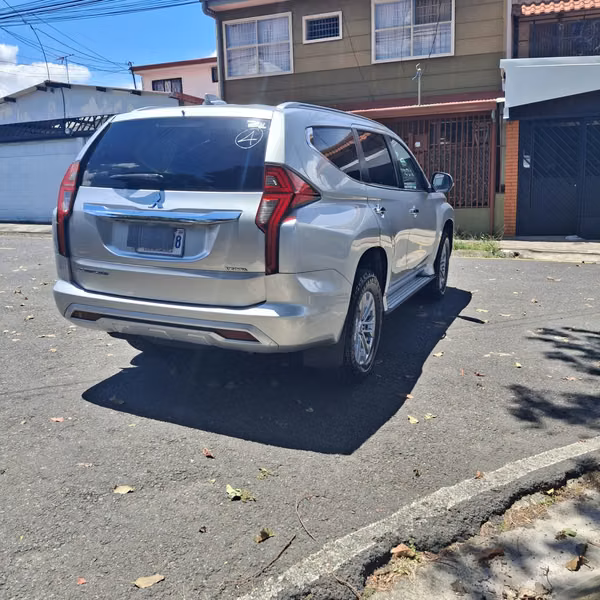 MITSUBISHI MONTERO SPORT 2024 4X4 7 PASAJEROS