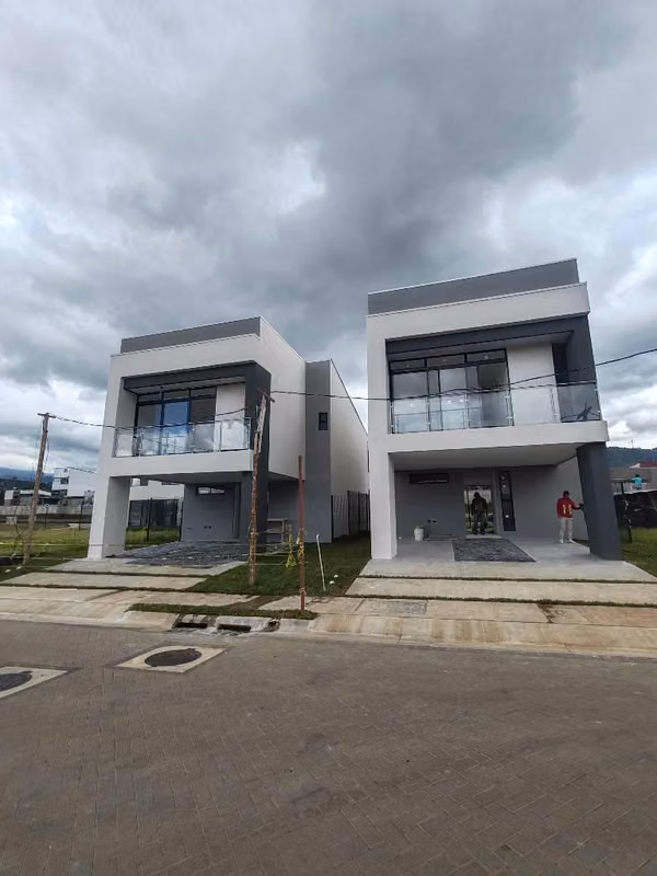 Estrene CASA en Condominio Avenida del Este en Curridabat