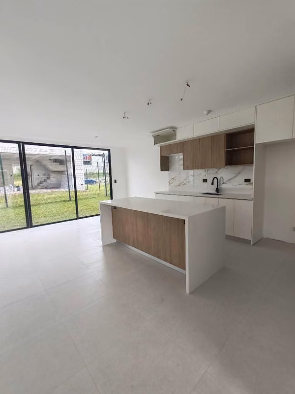 Estrene CASA en Condominio Avenida del Este en Curridabat