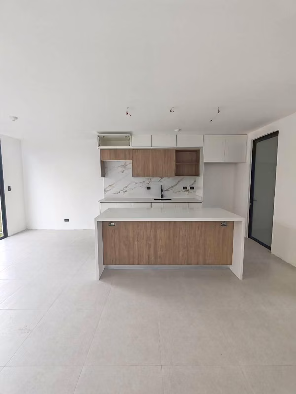 Estrene CASA en Condominio Avenida del Este en Curridabat