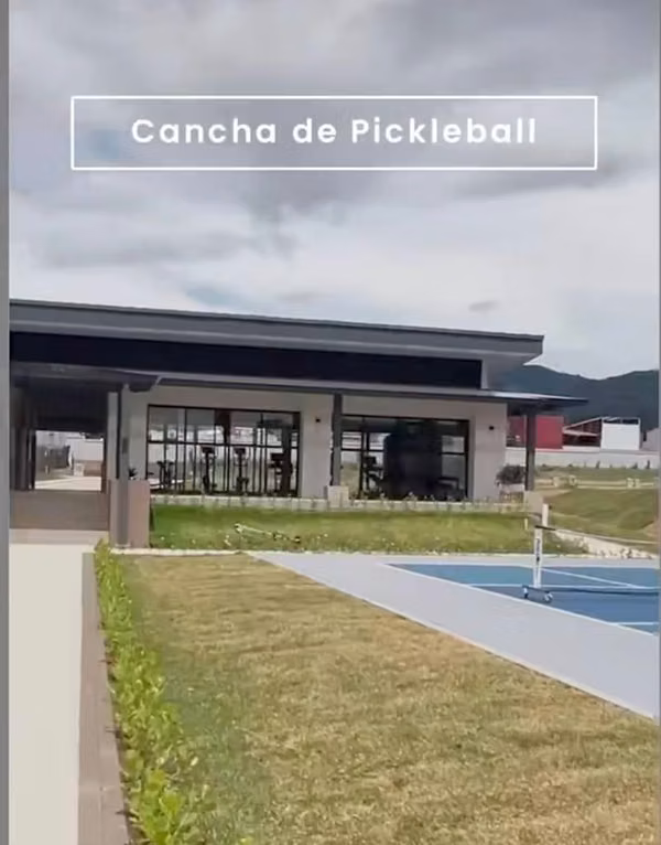 Estrene CASA en Condominio Avenida del Este en Curridabat