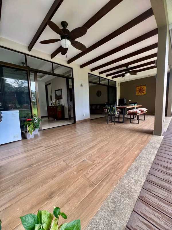 Casa Moderna en La Garita – Residencial El Bosque