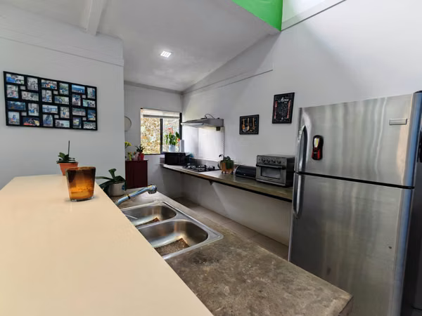 Venta de casa moderna con gran terreno. Puriscal