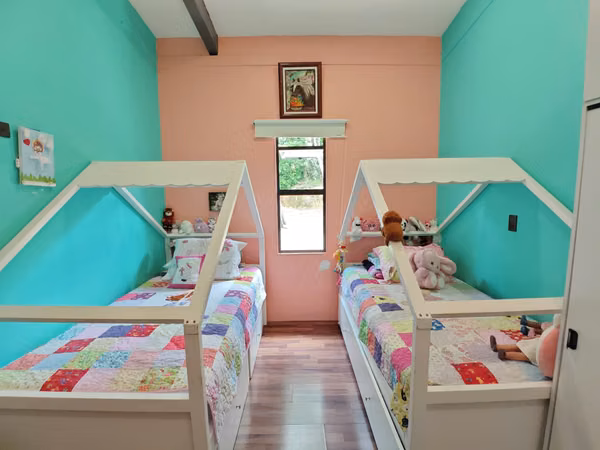 Venta de casa moderna con gran terreno. Puriscal