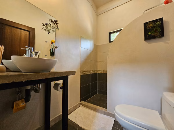 Venta de casa moderna con gran terreno. Puriscal