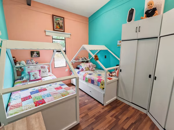 Venta de casa moderna con gran terreno. Puriscal