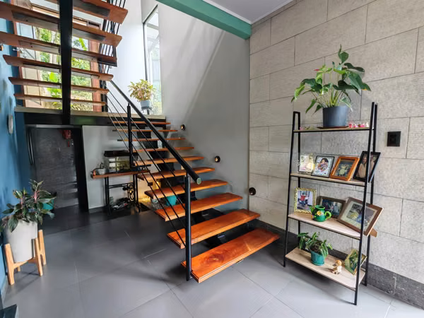 Venta de casa moderna con gran terreno. Puriscal