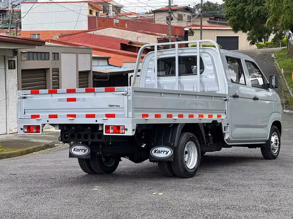 KARRY YORI DOBLE CABINA 2025