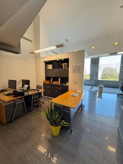 ALQUILER DE OFICINA EN UBICACION PREMIUM SANTA ANA