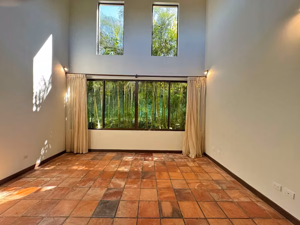 Renta Casa Toscana en Hacienda Los Reyes | La Guácima | 1,200 m² Lote