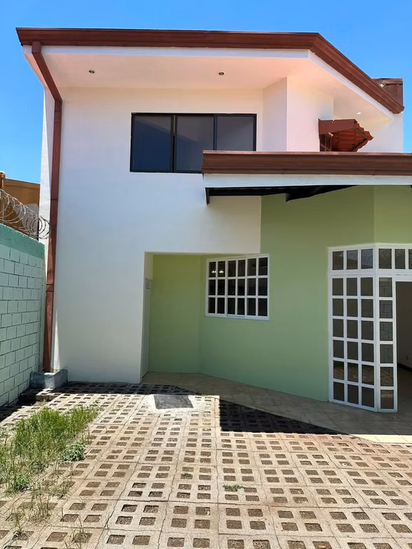 HEREDIA SALE DETACHED HOUSE 3 PARKING SPACES