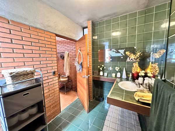 Quinta de lujo en venta en El Tirol, San Rafael, Heredia con casa de huéspedes.