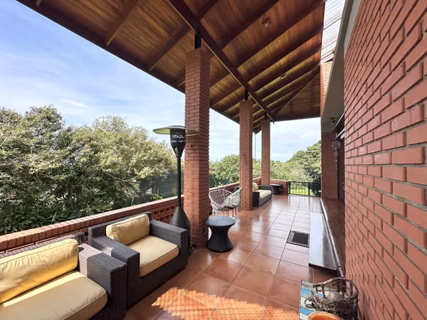 Quinta de lujo en venta en El Tirol, San Rafael, Heredia con casa de huéspedes.