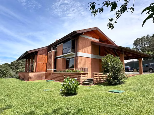 Quinta de lujo en venta en El Tirol, San Rafael, Heredia con casa de huéspedes.