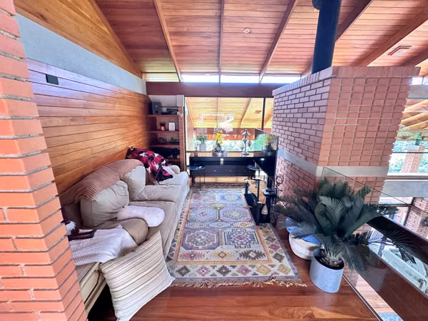 Quinta de lujo en venta en El Tirol, San Rafael, Heredia con casa de huéspedes.
