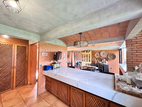 Quinta de lujo en venta en El Tirol, San Rafael, Heredia con casa de huéspedes.