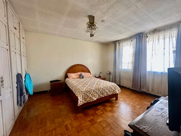 *Sabana Noreste - Para remodelar - USO MIXTO - Súper ubicación