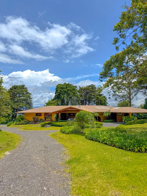 Villa Exclusiva en Heredia | Extensa, en la montaña, increíbles vistas y cerca de todo