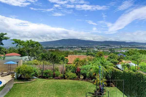 Villa Lunavista con Vistas Panorámicas en Guachipelín, Escazú