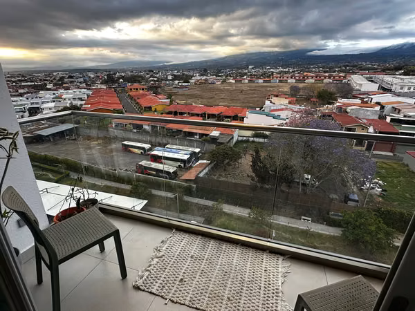 Alquiler de apartamento en Condominio Altamira, San Pablo de Heredia, CRC 550,000 LINEA BLANCA
