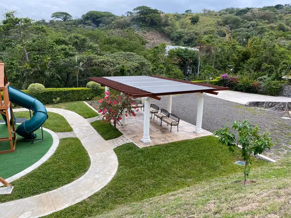 Santa Ana, casa en condominio con lindas vistas al valle.