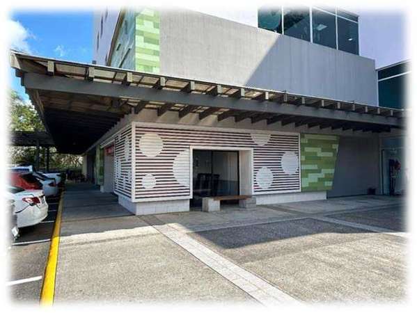 Local en alquiler en reconocida Plaza Comercial en Heredia