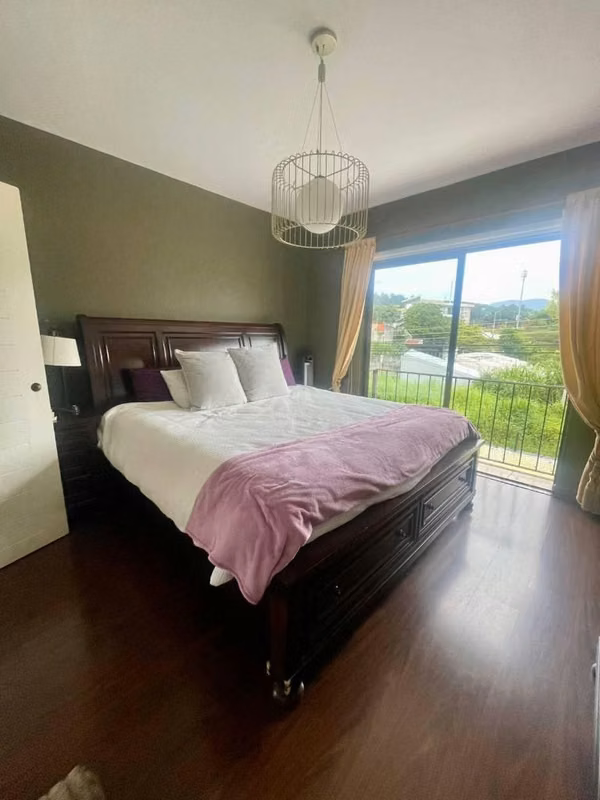 Se vende casa de dos pisos en condominio en la Itaba-Lomas de Ayarco Sur