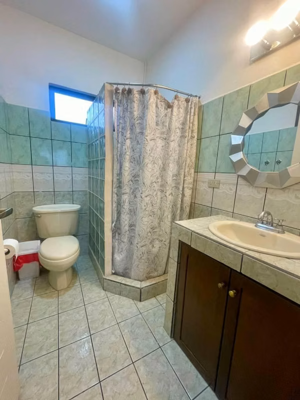 Se vende casa de dos pisos en condominio en la Itaba-Lomas de Ayarco Sur